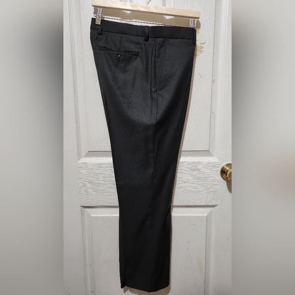 Men's Dark Gray Suit Ensemble - Picture 7 of 8